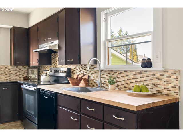 3215 Ne 63RD Ave, Portland, OR 97213