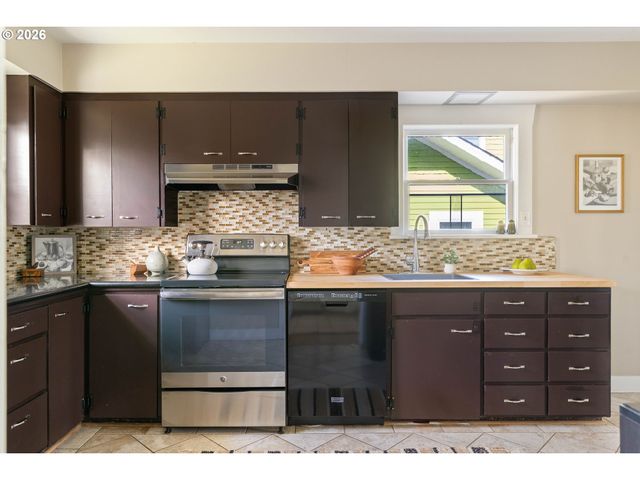 3215 Ne 63RD Ave, Portland, OR 97213