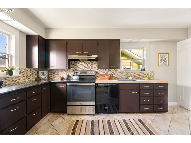 3215 Ne 63RD Ave, Portland, OR 97213