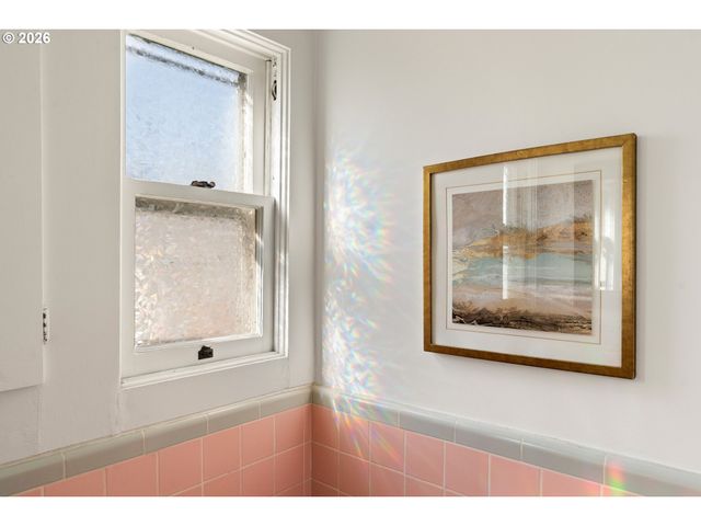 3215 Ne 63RD Ave, Portland, OR 97213