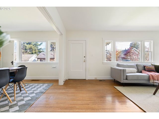 3215 Ne 63RD Ave, Portland, OR 97213