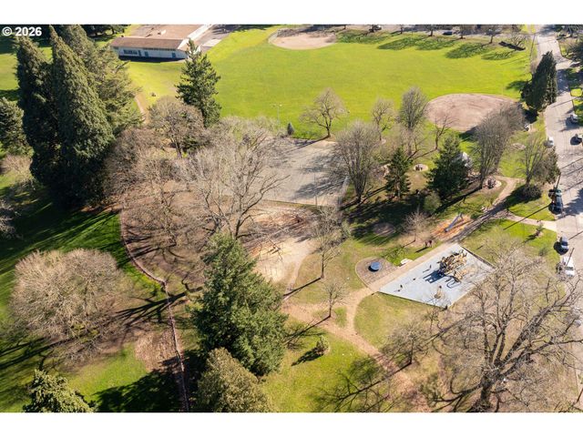 3215 Ne 63RD Ave, Portland, OR 97213