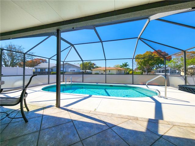 585 24th Avenue, Vero Beach, FL 32962