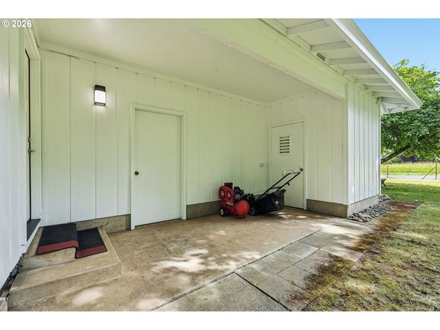 18995 S GRASLE Rd, Oregon City, OR 97045