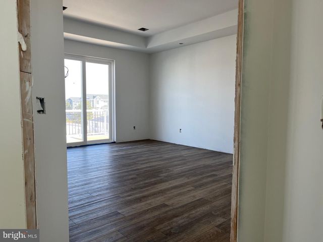39 WEAVER DR, Manahawkin, NJ 08050