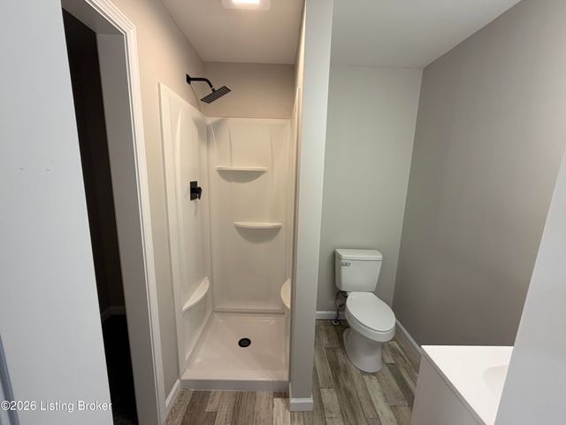 6209 Red Spruce Dr, Louisville, KY 40229