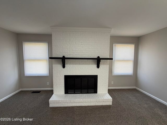 6209 Red Spruce Dr, Louisville, KY 40229