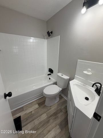 6209 Red Spruce Dr, Louisville, KY 40229