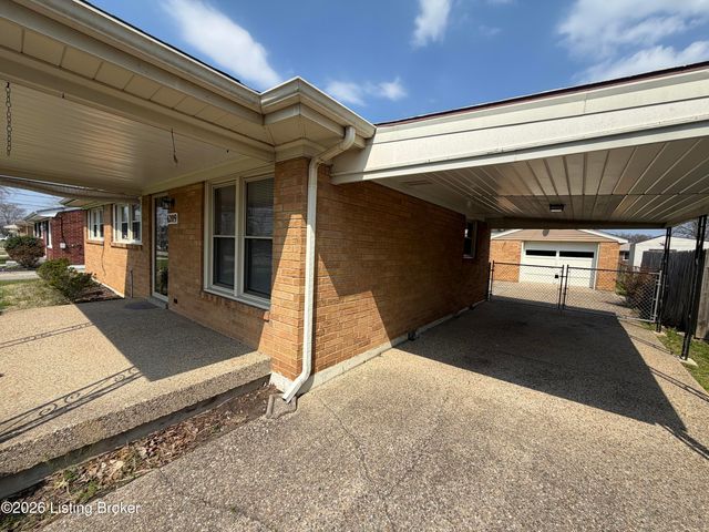 6209 Red Spruce Dr, Louisville, KY 40229