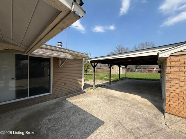 6209 Red Spruce Dr, Louisville, KY 40229