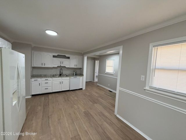 6209 Red Spruce Dr, Louisville, KY 40229