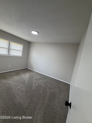 6209 Red Spruce Dr, Louisville, KY 40229