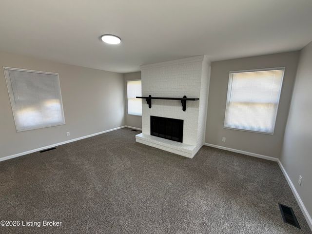 6209 Red Spruce Dr, Louisville, KY 40229