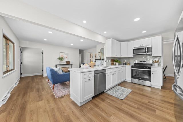 13002 N Phillip DRIVE, Mequon, WI 53097