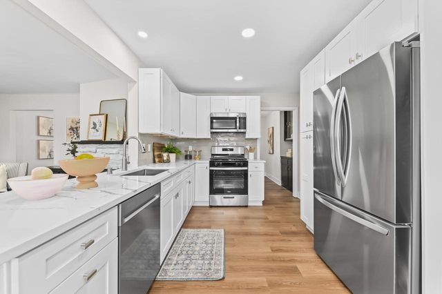 13002 N Phillip DRIVE, Mequon, WI 53097