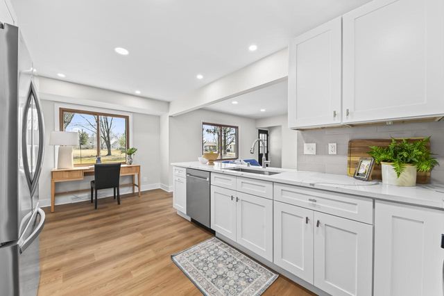 13002 N Phillip DRIVE, Mequon, WI 53097