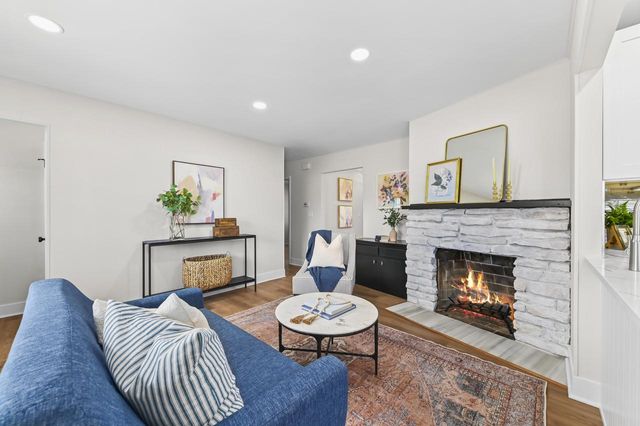 13002 N Phillip DRIVE, Mequon, WI 53097