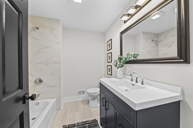 13002 N Phillip DRIVE, Mequon, WI 53097