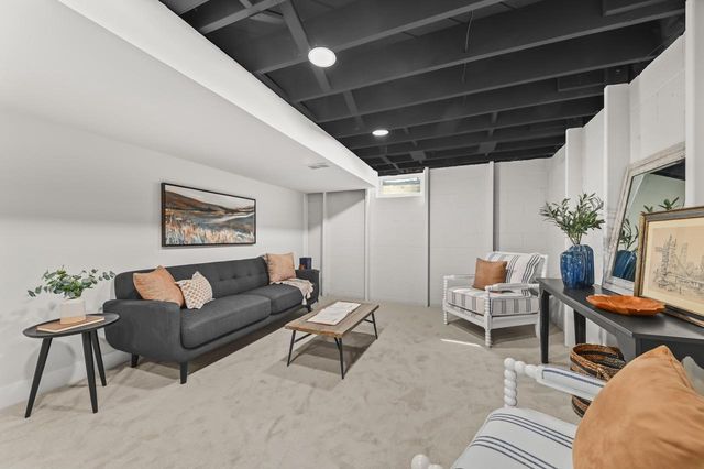 13002 N Phillip DRIVE, Mequon, WI 53097