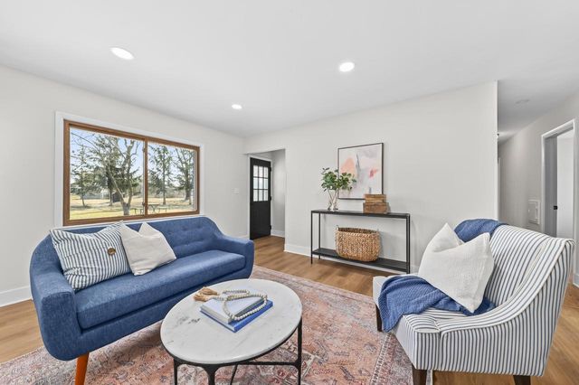 13002 N Phillip DRIVE, Mequon, WI 53097