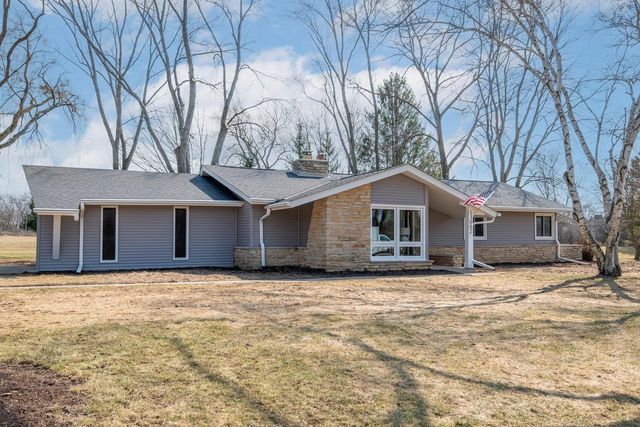 13002 N Phillip DRIVE, Mequon, WI 53097