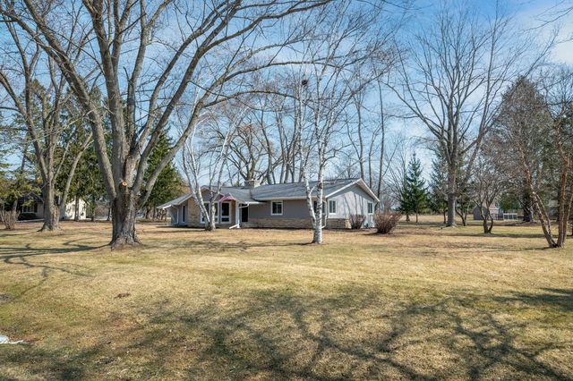 13002 N Phillip DRIVE, Mequon, WI 53097