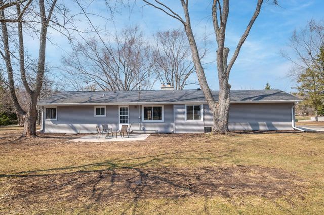 13002 N Phillip DRIVE, Mequon, WI 53097