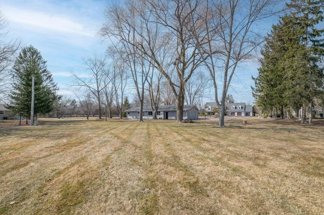 13002 N Phillip DRIVE, Mequon, WI 53097