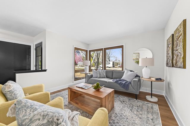 13002 N Phillip DRIVE, Mequon, WI 53097