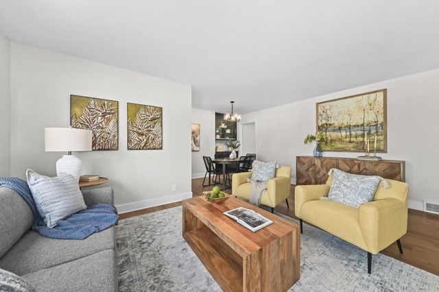 13002 N Phillip DRIVE, Mequon, WI 53097