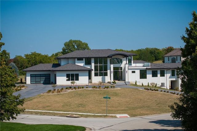 3331 S Saddle Ridge Court, Independence, MO 64057