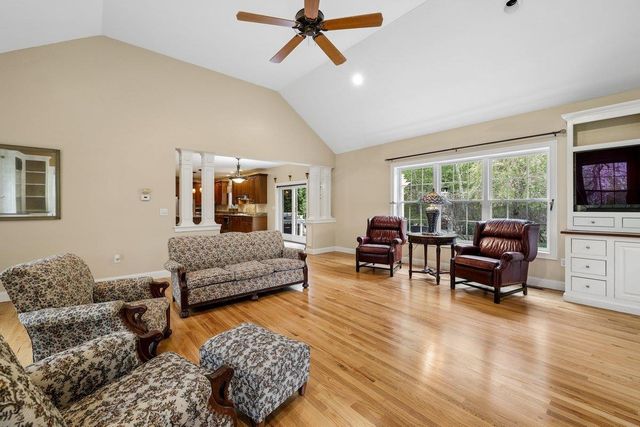 5 Millstone Terrace, Bedford, NH 03110