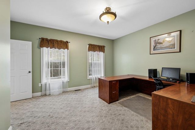 5 Millstone Terrace, Bedford, NH 03110
