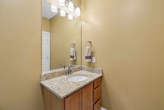 5 Millstone Terrace, Bedford, NH 03110