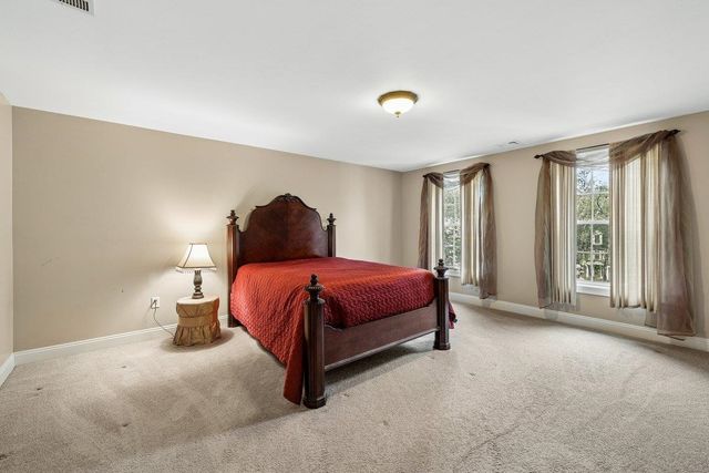 5 Millstone Terrace, Bedford, NH 03110