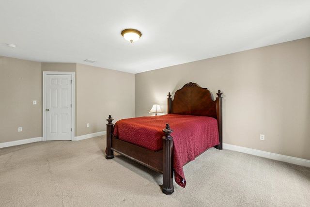 5 Millstone Terrace, Bedford, NH 03110
