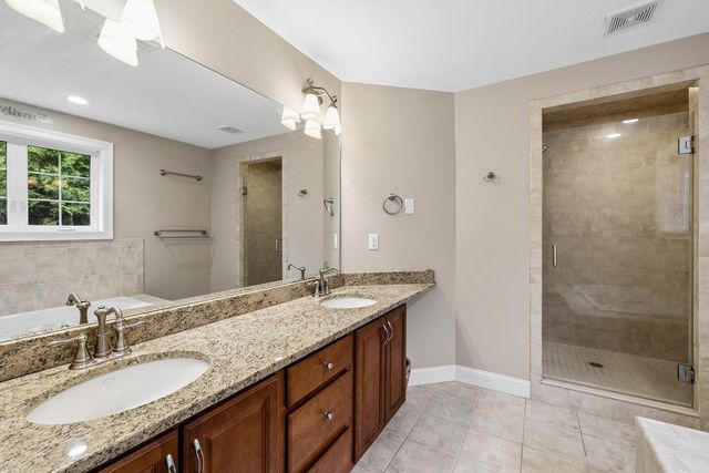 5 Millstone Terrace, Bedford, NH 03110