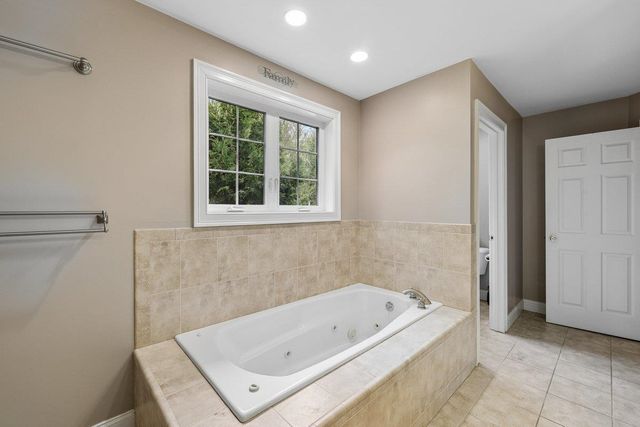 5 Millstone Terrace, Bedford, NH 03110