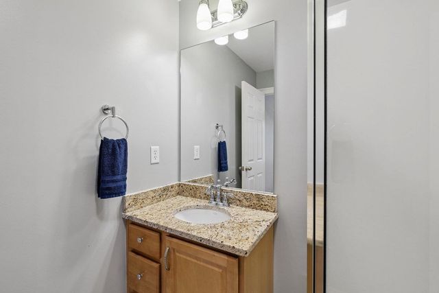 5 Millstone Terrace, Bedford, NH 03110