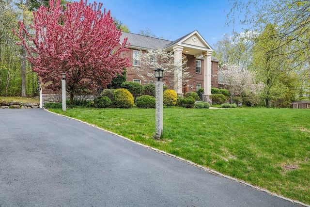 5 Millstone Terrace, Bedford, NH 03110