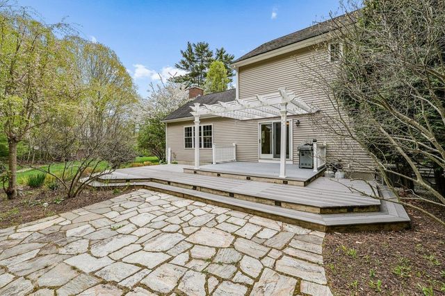 5 Millstone Terrace, Bedford, NH 03110