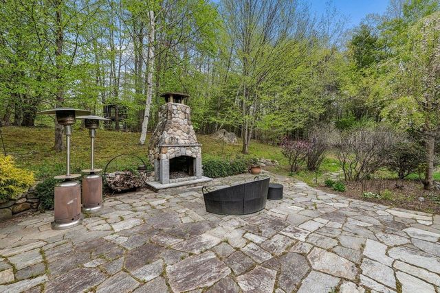 5 Millstone Terrace, Bedford, NH 03110