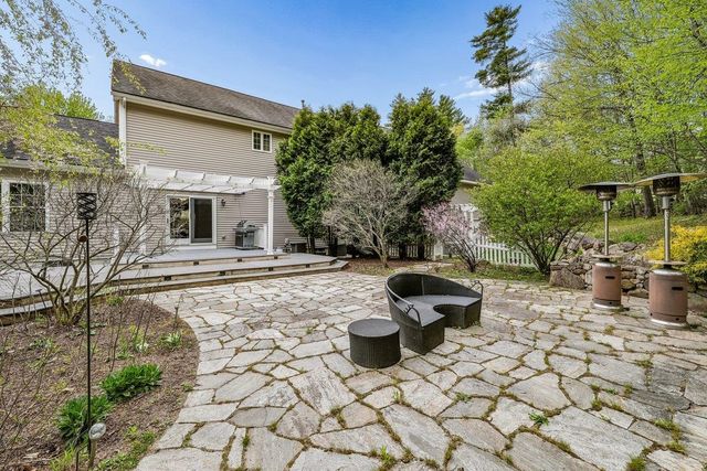 5 Millstone Terrace, Bedford, NH 03110