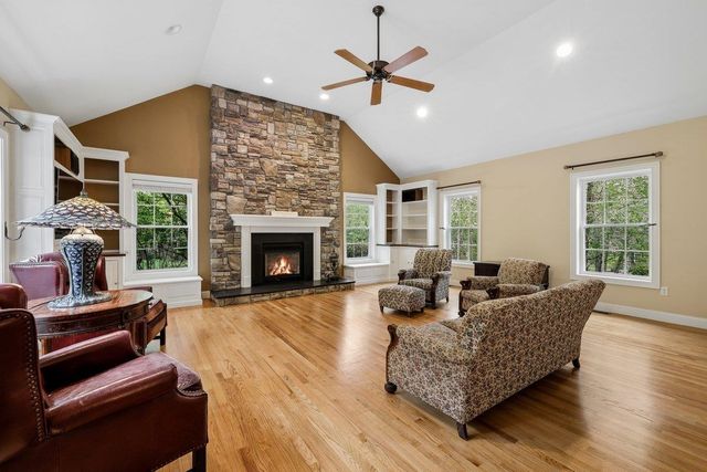 5 Millstone Terrace, Bedford, NH 03110