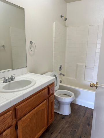 1401 Colleen Court, Tulare, CA 93274