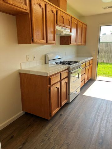 1401 Colleen Court, Tulare, CA 93274