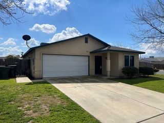 1401 Colleen Court, Tulare, CA 93274