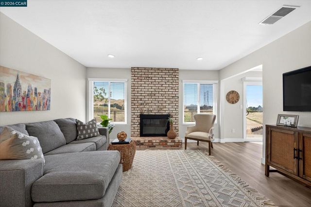 20 Fairway Ct, Pittsburg, CA 94565
