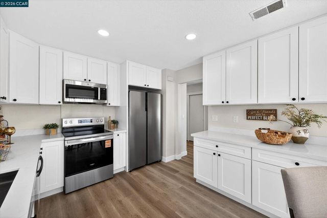 20 Fairway Ct, Pittsburg, CA 94565