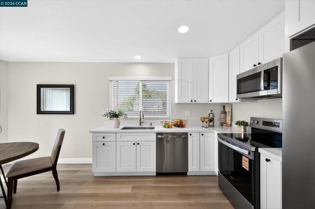 20 Fairway Ct, Pittsburg, CA 94565